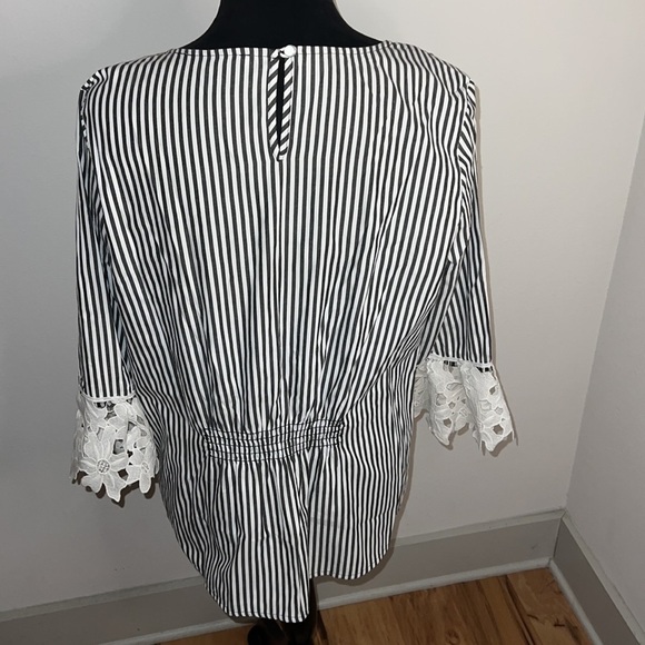 Notations dark gray white stripes crochet detail at sleeves round collar top L - Picture 3 of 8